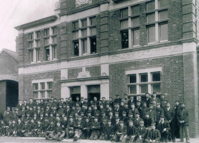 Smith&Grace_Employees Employees c 1900 at SMITH & GRACE SCREW BOSS PULLEY COMPANY LTD, MIDLAND ROAD, THRAPSTON
