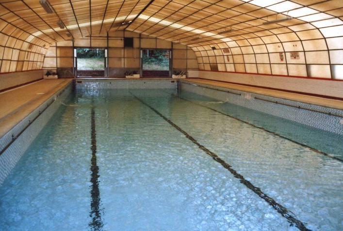 Thrapston Swimming  Pool, Half Empty - 29th July 2004