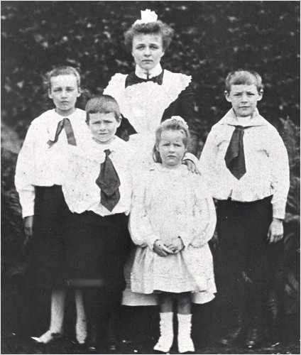 Gainer Children c1900 - Marjorie, Donald, Norah, Eric (with Agnes or Elizabeth, Nurse)